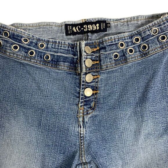Vintage 90s Mid Rise Denim Cut Off Shorts 28 Med Wash Button Fly Stretch Rivets - Picture 2 of 5